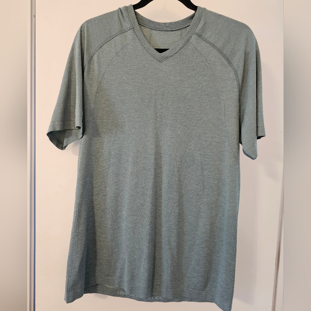 Lululemon LIVE IN PRACTICE Gray Green Athletic Short Sleeve Shirt Size Mens LG